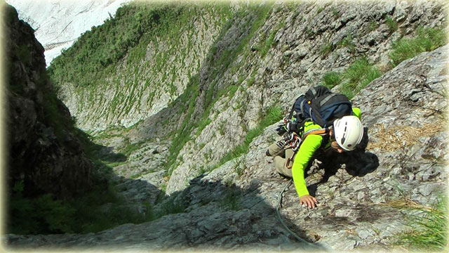 谷川岳・凹状岩壁と子持山